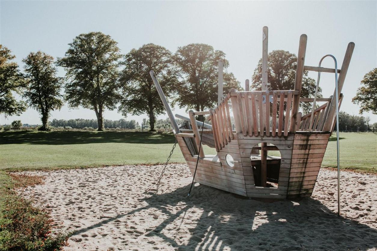 Recreatiepark Jachthaven De Veerstal Lathum - Luxe Chalet Экстерьер фото