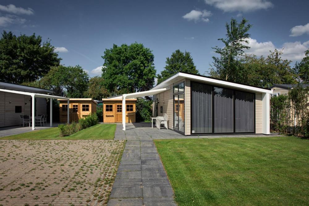 Recreatiepark Jachthaven De Veerstal Lathum - Luxe Chalet Экстерьер фото