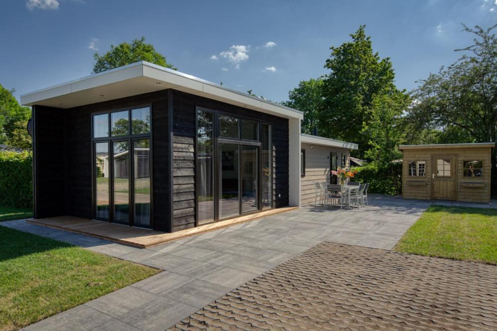 Recreatiepark Jachthaven De Veerstal Lathum - Luxe Chalet Экстерьер фото