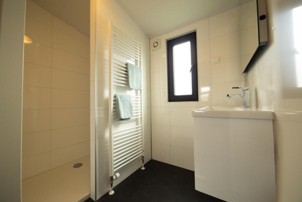 Recreatiepark Jachthaven De Veerstal Lathum - Luxe Chalet Экстерьер фото