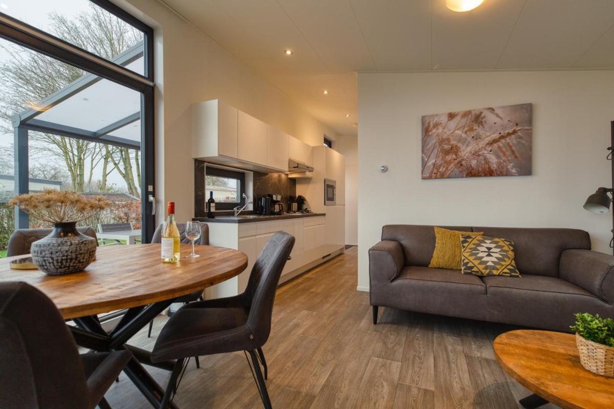 Recreatiepark Jachthaven De Veerstal Lathum - Luxe Chalet Экстерьер фото