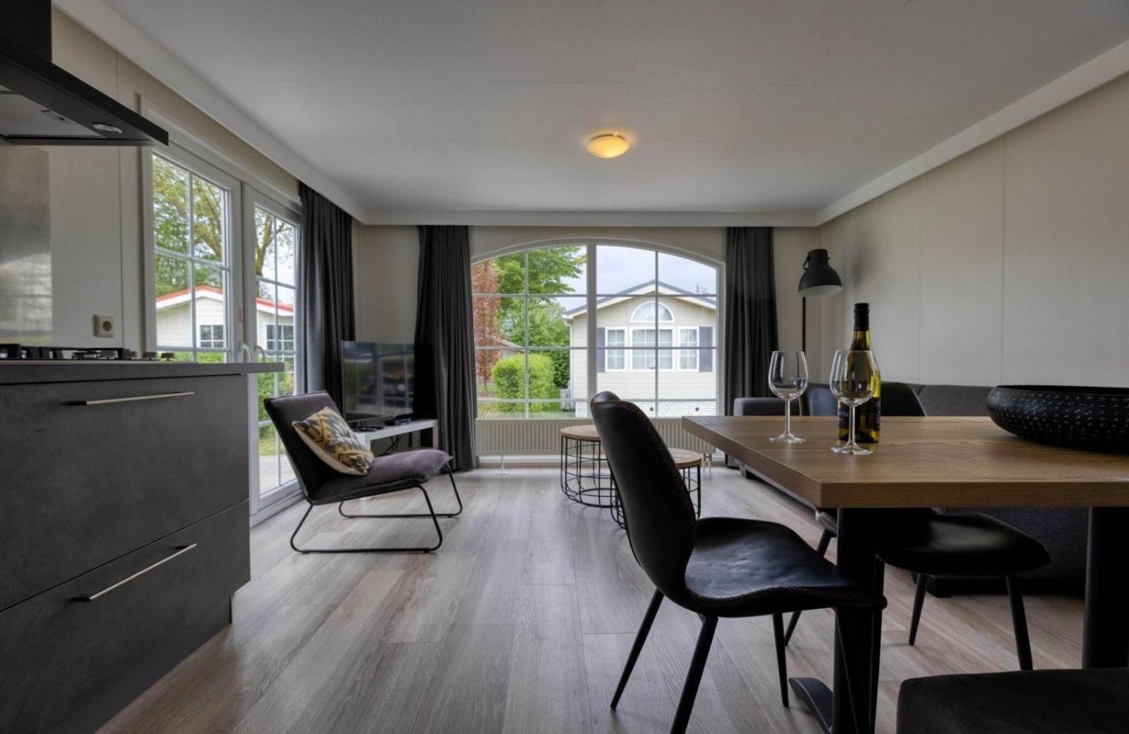 Recreatiepark Jachthaven De Veerstal Lathum - Luxe Chalet Экстерьер фото